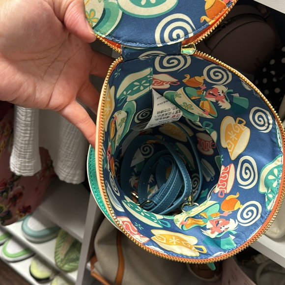 Disney Loungefly Alice in Wonderland tea cup collection novelty purse - Picture 2 of 7